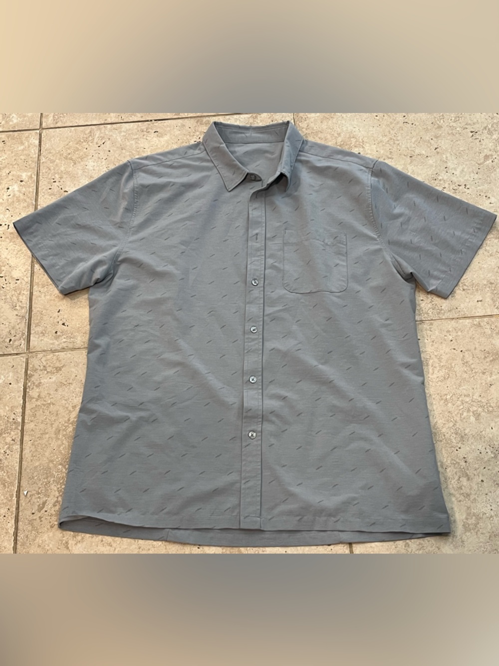 Vuori  Short Sleeve Bridge Button Down Shirt Lightweight Stretch Mens XL EUC $74